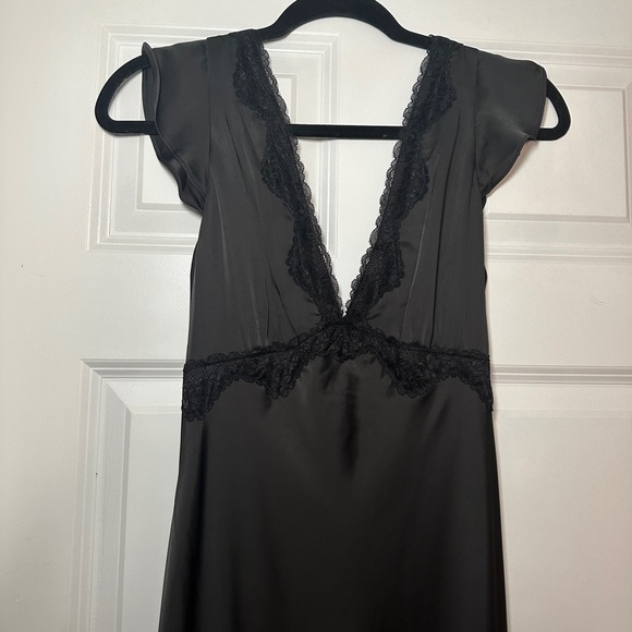 Meshki Chelsea cap sleeve dress - Picture 3 of 8